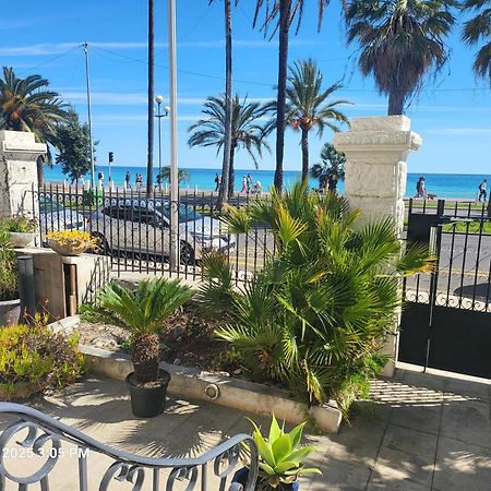 Hotel Flots D'Azur Promenade Des Anglais Niza Exterior foto