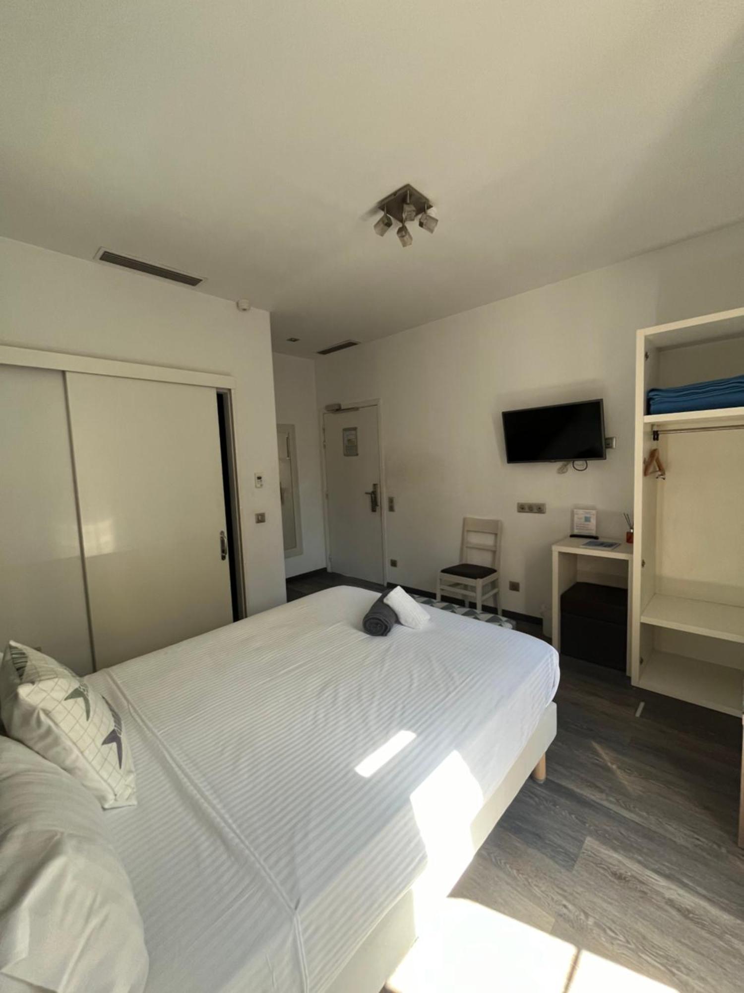 Hotel Flots D'Azur Promenade Des Anglais Niza Habitación foto