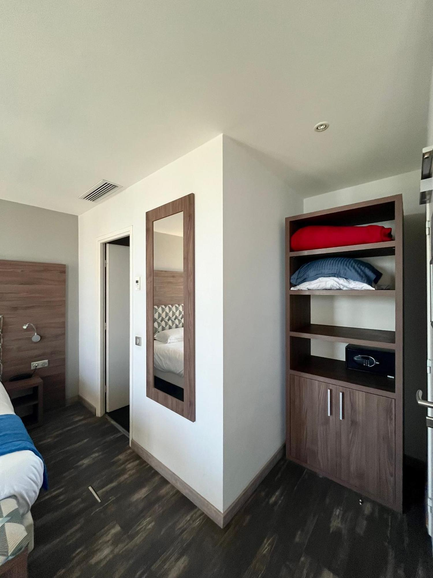 Hotel Flots D'Azur Promenade Des Anglais Niza Habitación foto