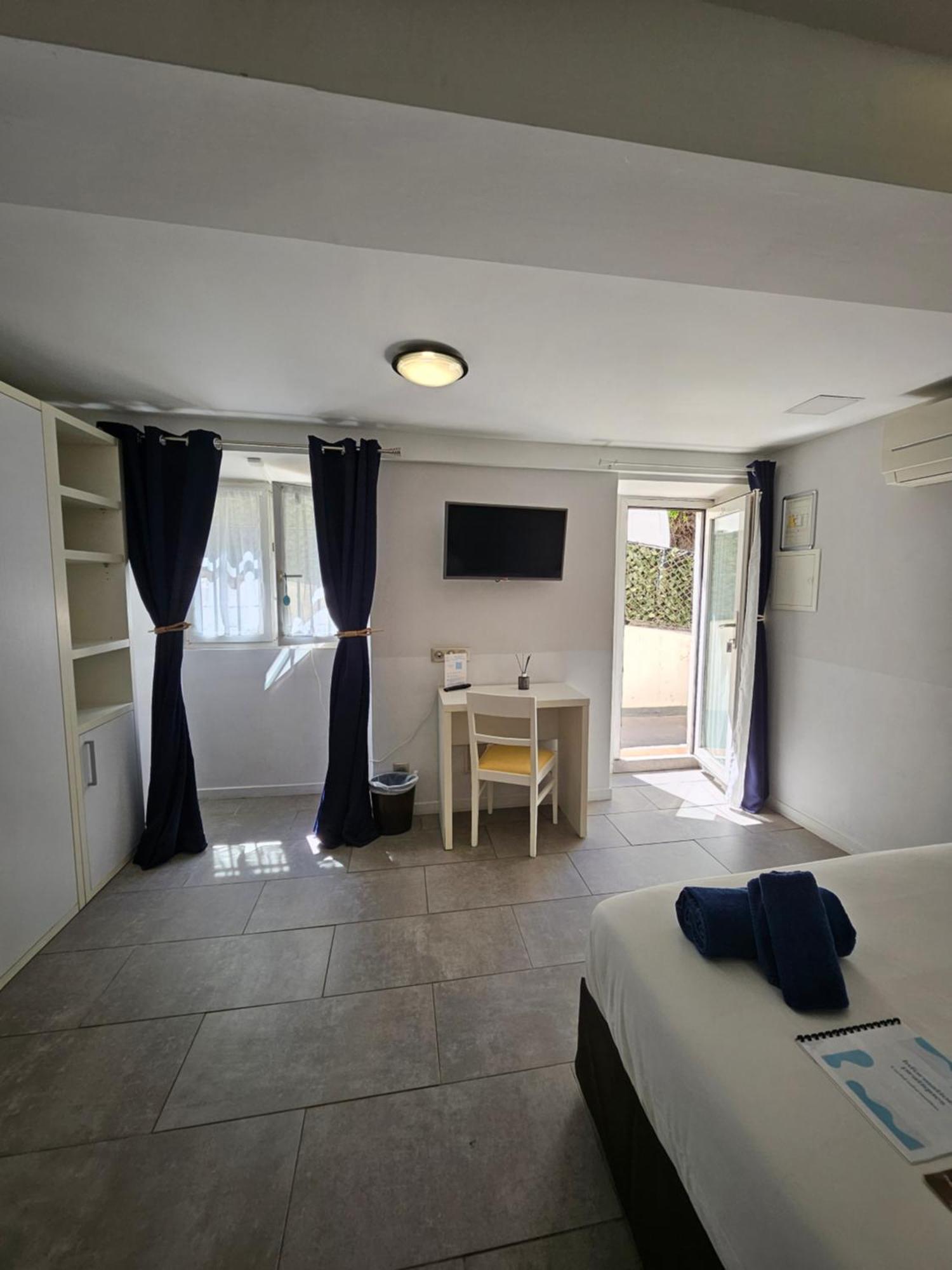 Hotel Flots D'Azur Promenade Des Anglais Niza Habitación foto